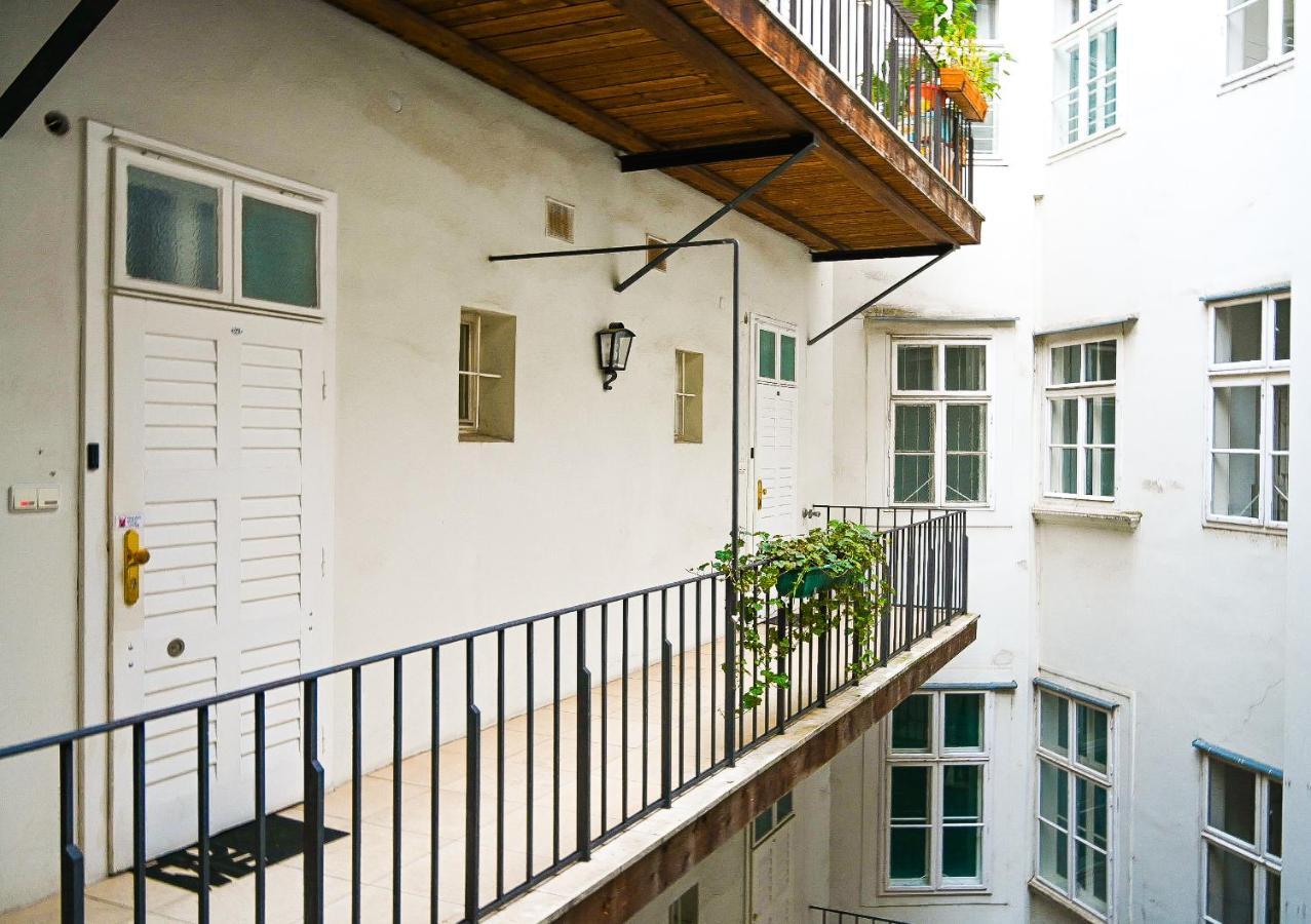 Backpacker Apartment Hofburg فيينا المظهر الخارجي الصورة